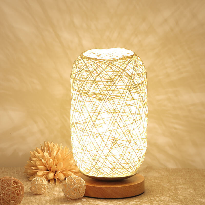 Bordlampe i Rattan og Træ – Industrielt Japandi-Design