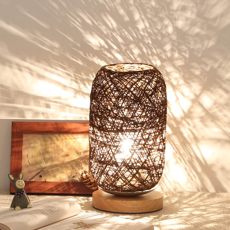 Bordlampe i Rattan og Træ – Industrielt Japandi-Design