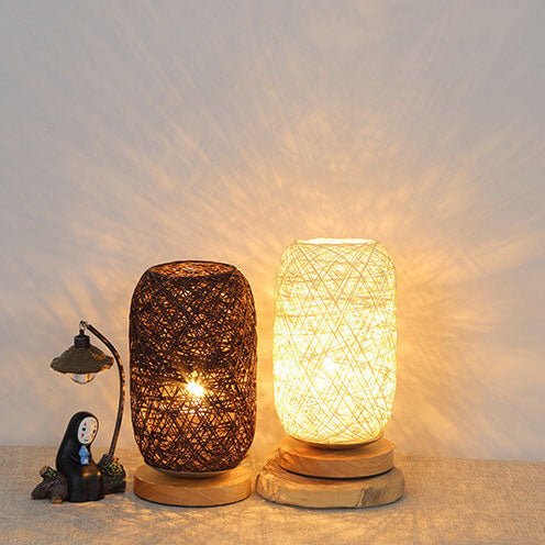 Bordlampe i Rattan og Træ – Industrielt Japandi-Design