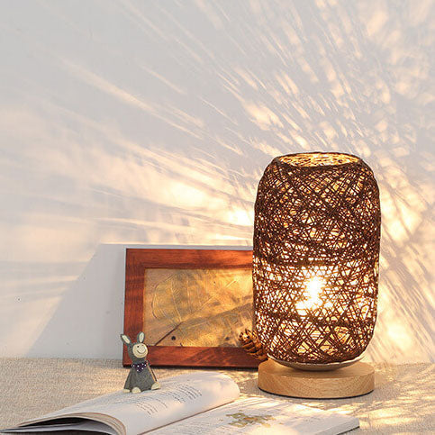 Bordlampe i Rattan og Træ – Industrielt Japandi-Design