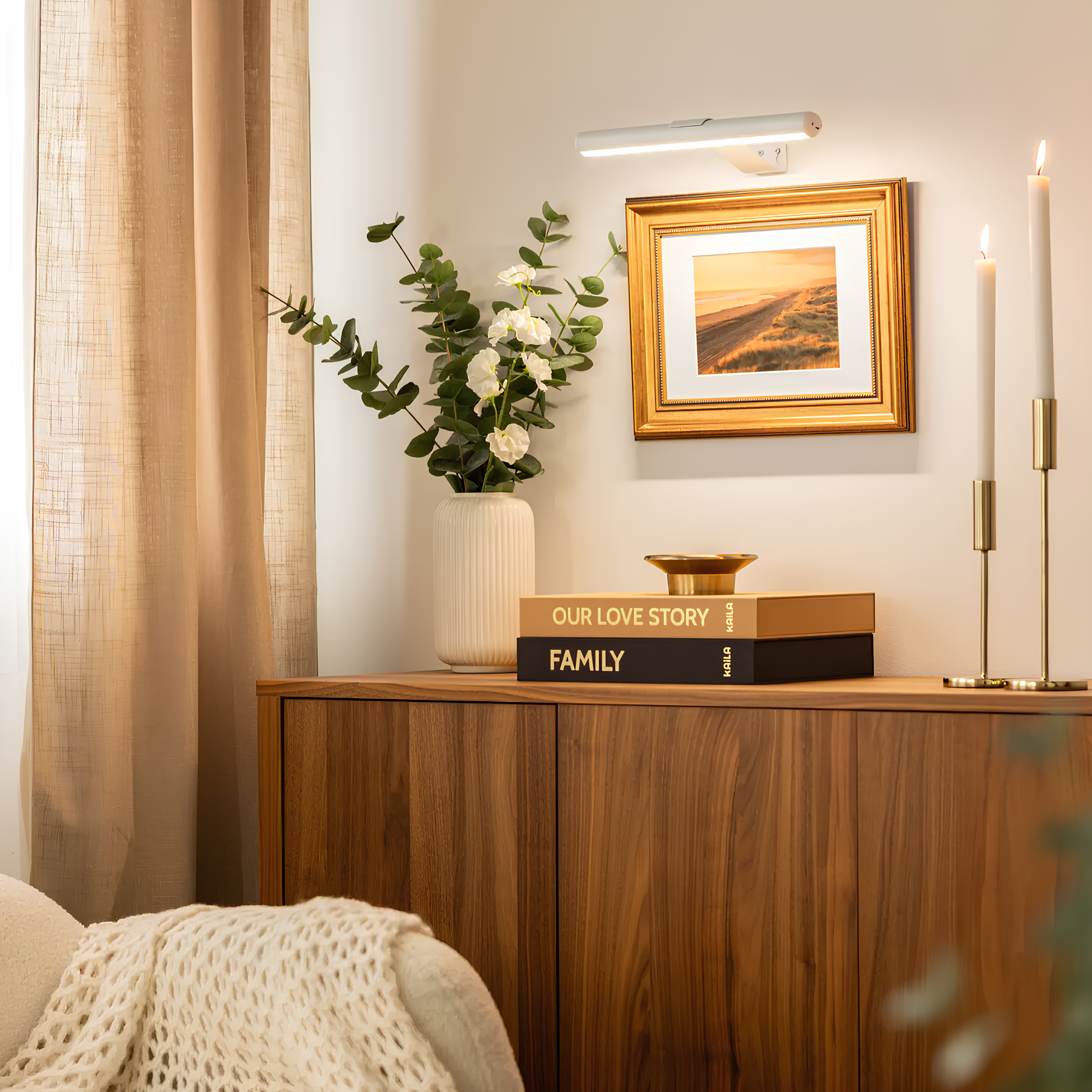 Wireless Wall Lamp – Aluminum, Modern Design with Dimmable Lighting for Artwork and Decor