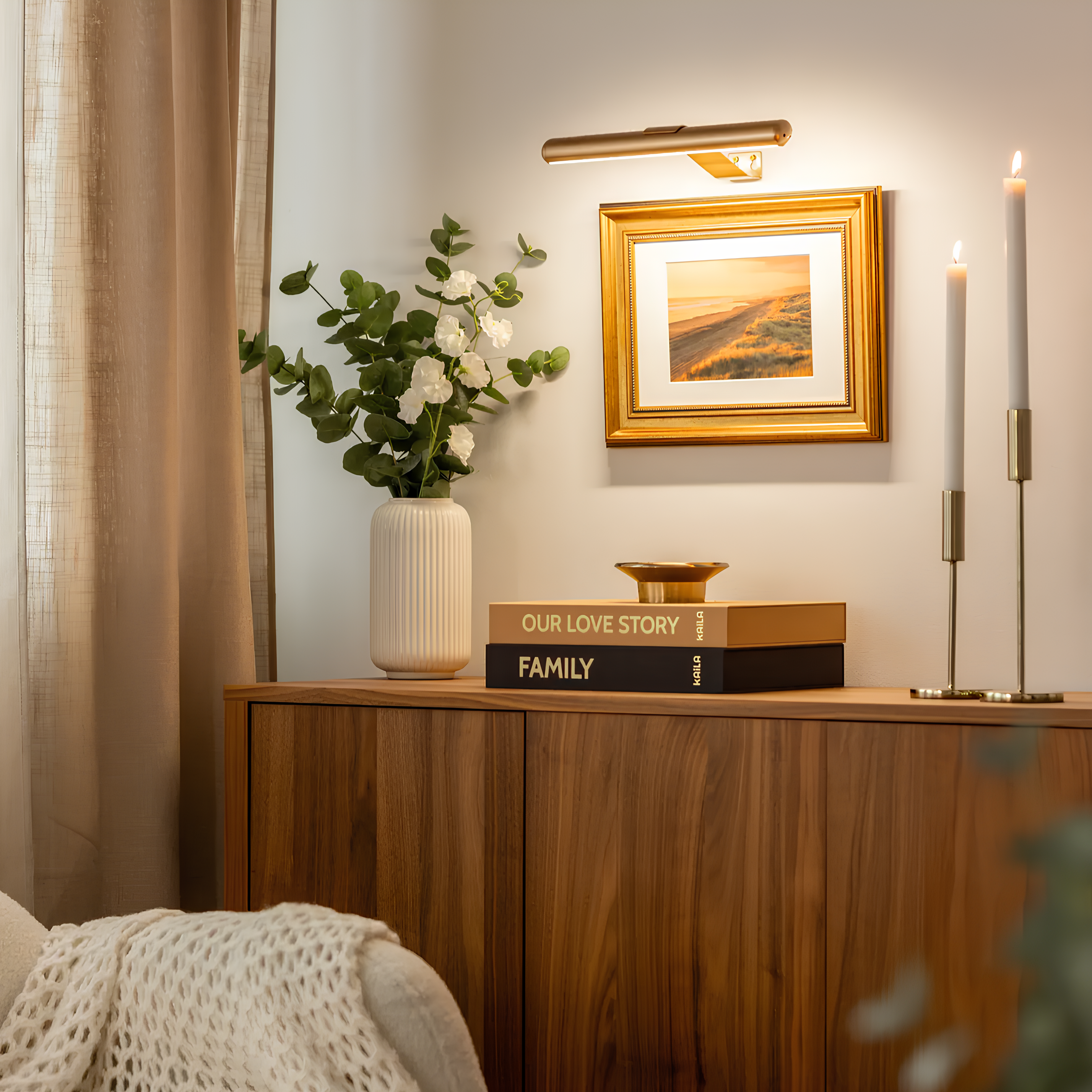 Wireless Wall Lamp – Aluminum, Modern Design with Dimmable Lighting for Artwork and Decor