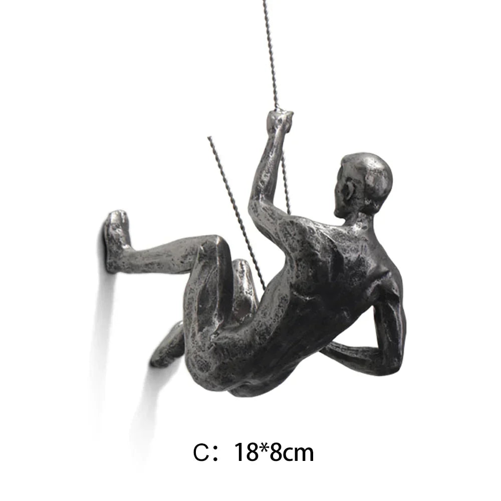 Vægskulptur Klatrende Figur i Harpiks og Metaltråd