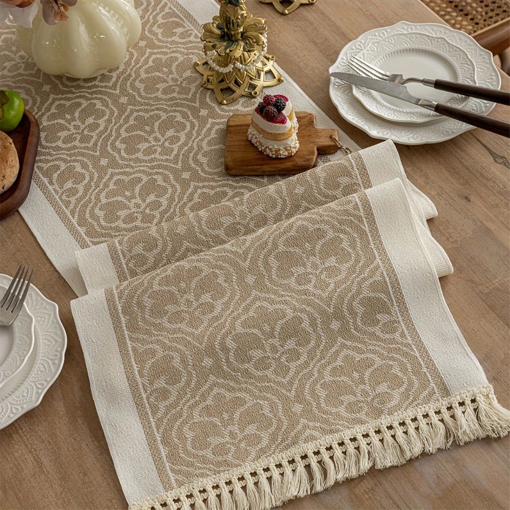 Damask Dune Borddug – Jordfarver, Jacquard Blomsterdesign med Frynser til Spisebord eller Sofabord
