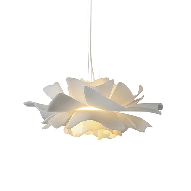Loftlampe – Hvid, Lotus-inspireret Design til Spisestue eller Stue