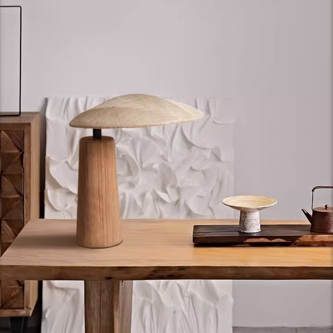 Bordlampe i Træ – Wabi-Sabi Design med Rund Klædeskærm