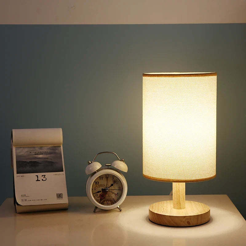 Bordlampe i Bambus og Hør – Dæmpbar LED med Fjernbetjening