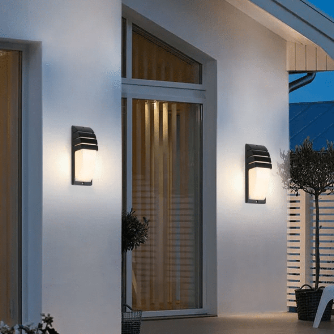 LED Udendørslampe – Mat Sort, Moderne Design til Terrasse og Indgang