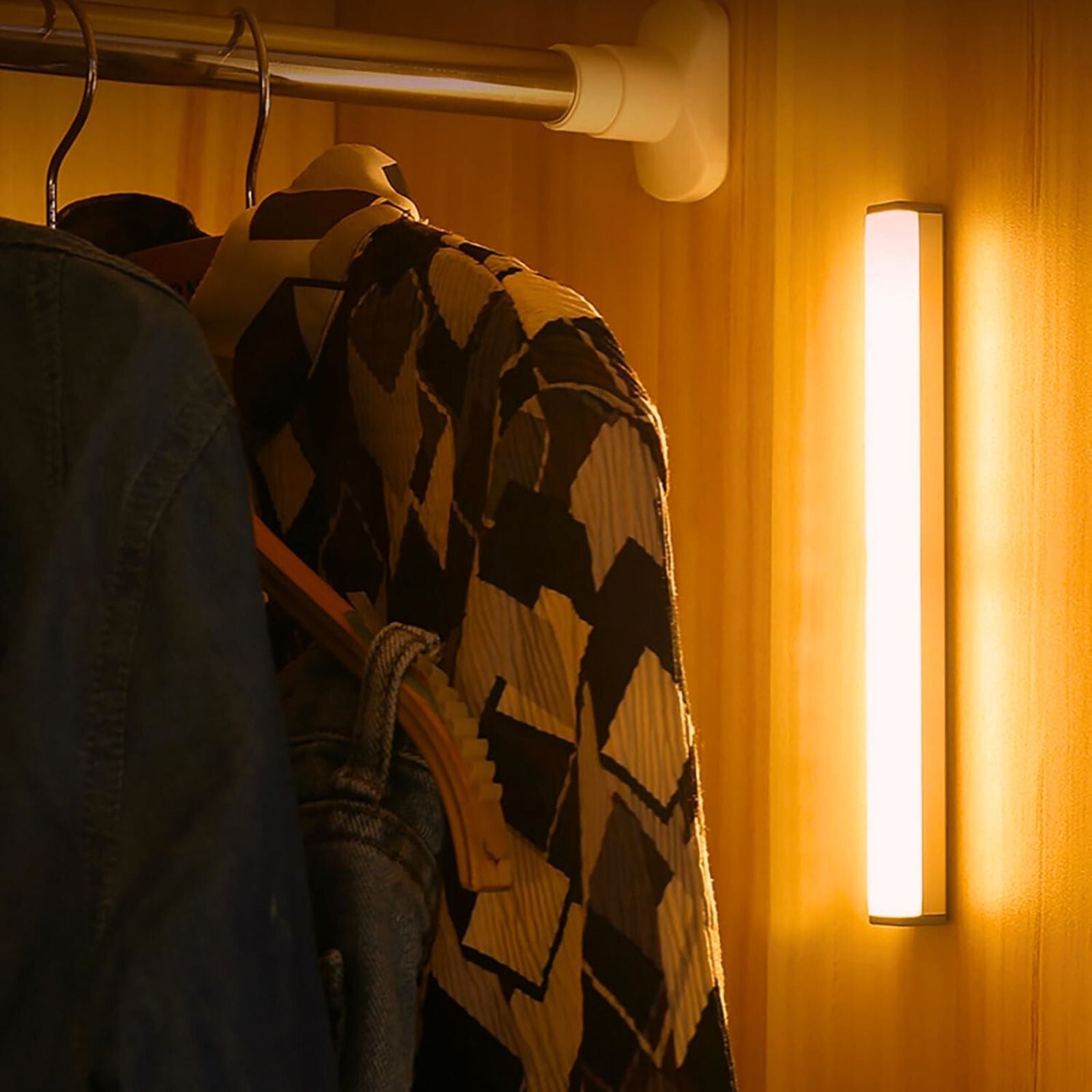 Motion Sensor Lamp – Aluminum, Warm White Light for Cabinets or Hallways