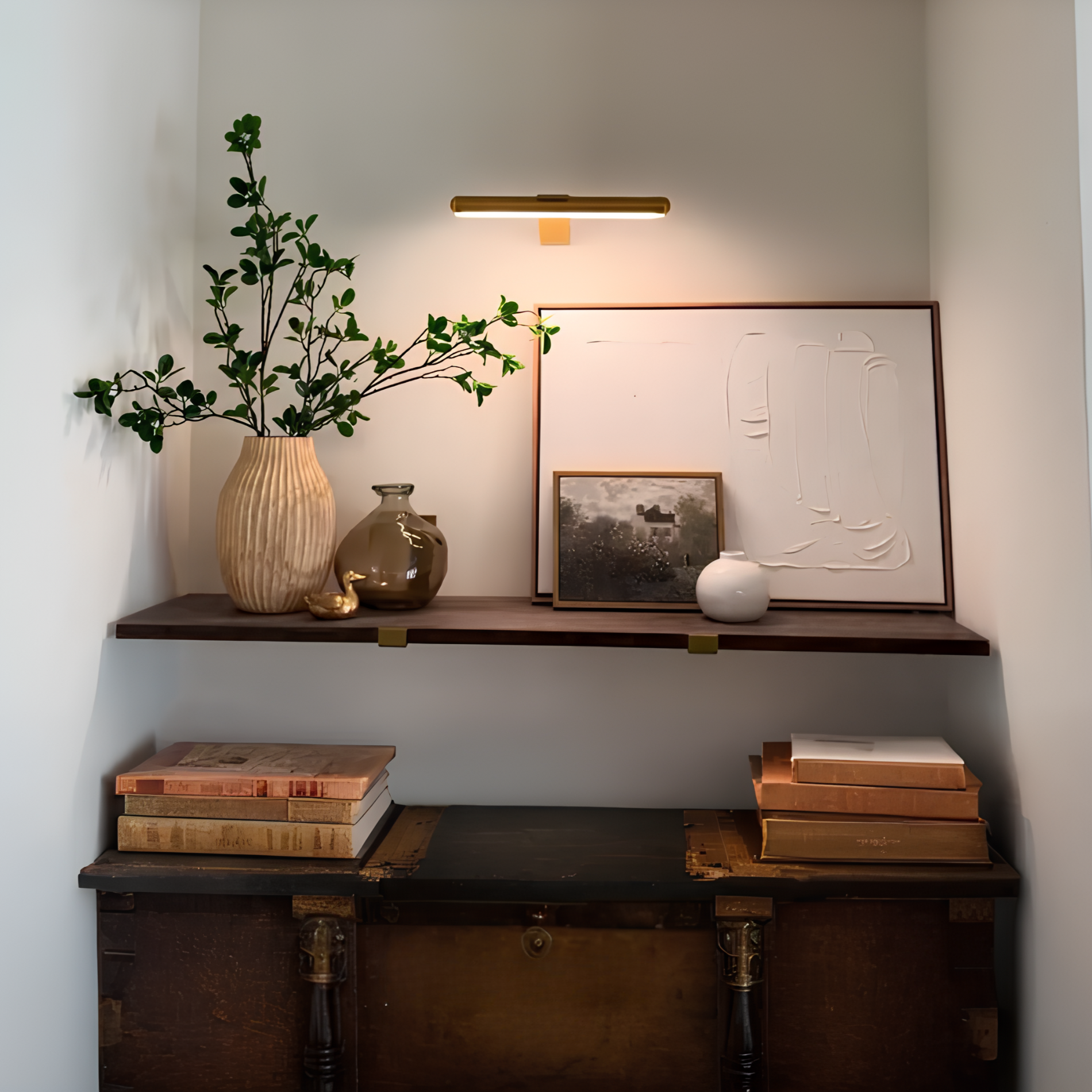 Wireless Wall Lamp – Aluminum, Modern Design with Dimmable Lighting for Artwork and Decor