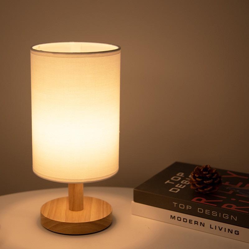 Bordlampe i Bambus og Hør – Dæmpbar LED med Fjernbetjening