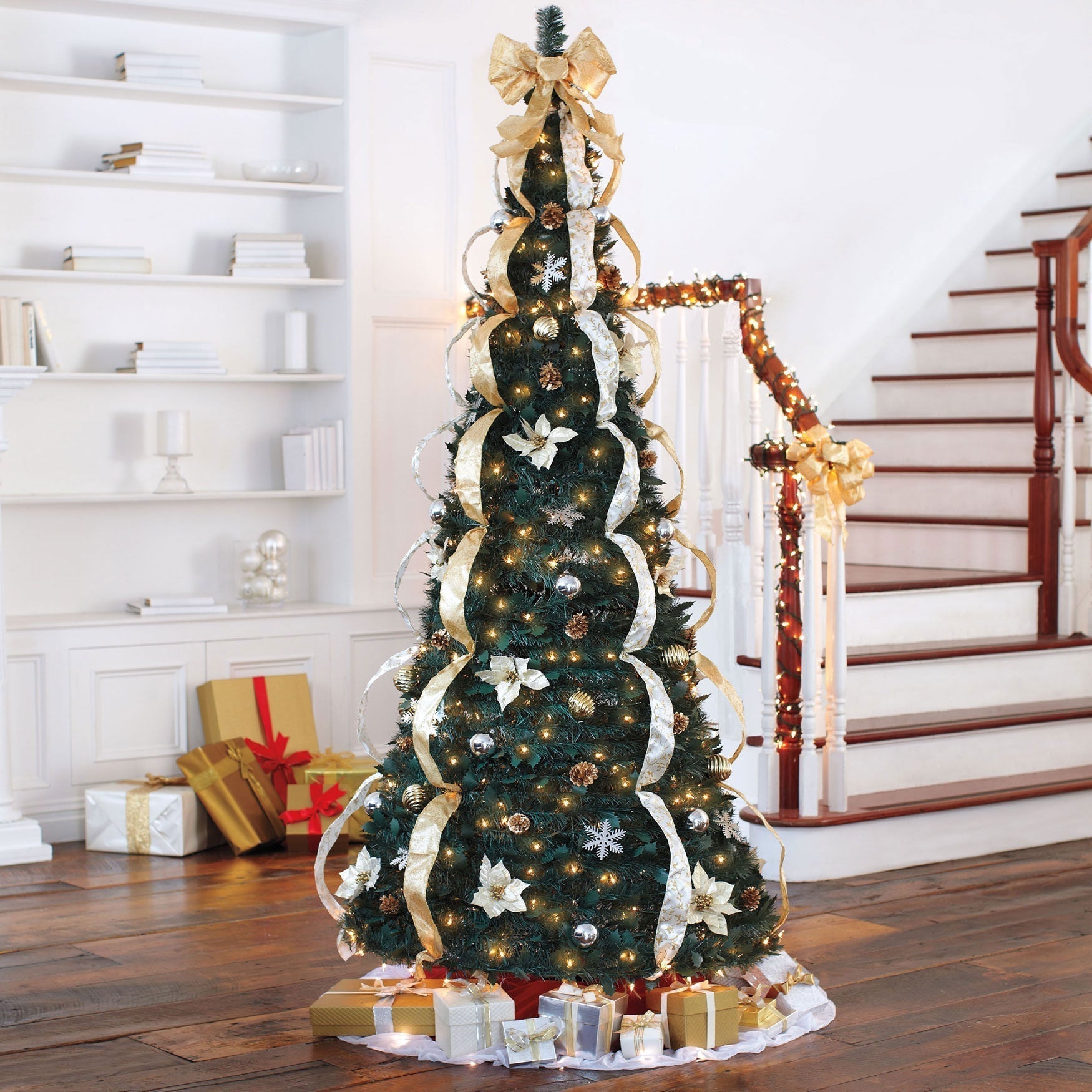 Artificial Christmas tree – Realistic with LED lighting, maintenance-free for stress-free Christmas decoration