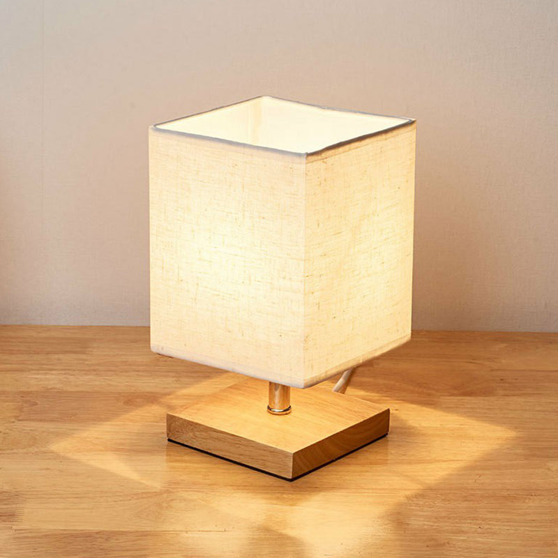 Bordlampe i Hør og Træ - Minimalistisk Model med Rektangulær Skærm
