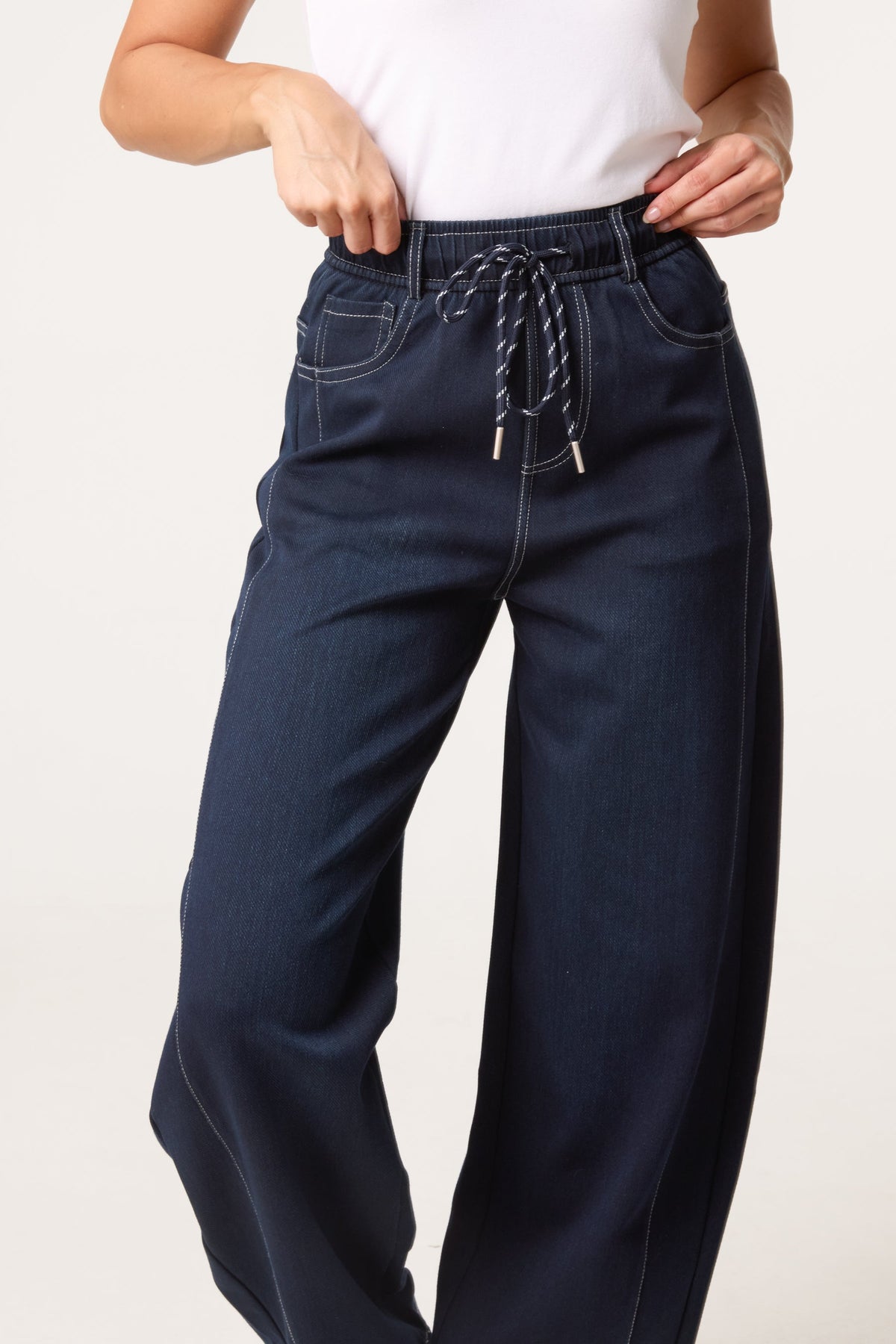 Dame Jeans Barrel Leg med Synede Detaljer – Indigo