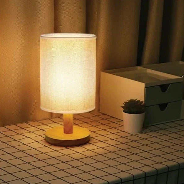 Bordlampe i Bambus og Hør – Dæmpbar LED med Fjernbetjening