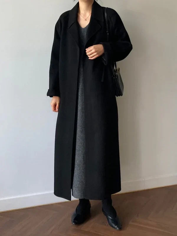 Dame Lang Uldfrakke – Elegant Vintermodel med Klassisk Snit