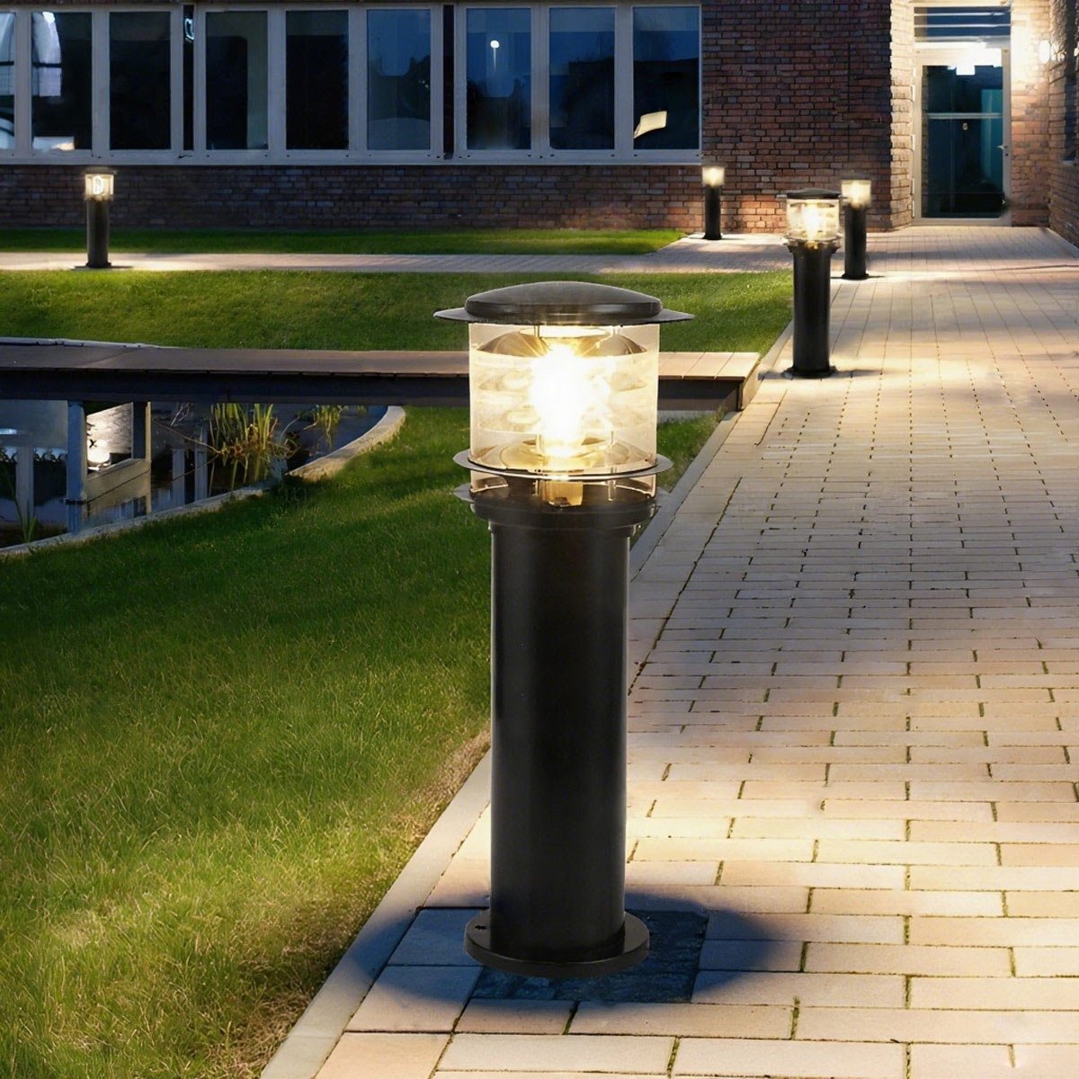 Modern Outdoor Lamp – Black or Bronze, Waterproof and Energy-Efficient for the Garden or Patio