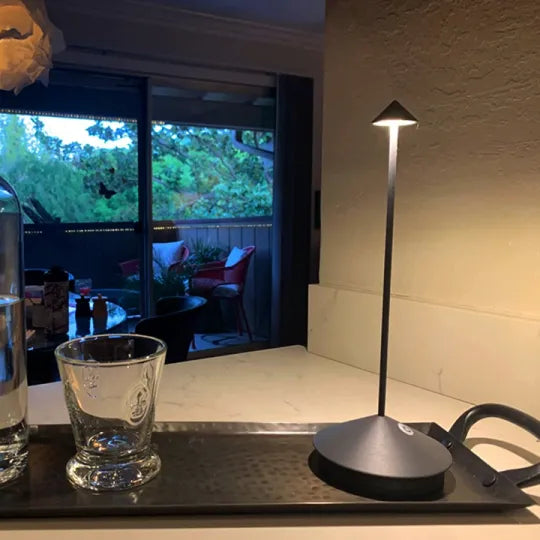 Trådløs LED Bordlampe – Genopladelig, Dæmpbar til Stue og Terrasse