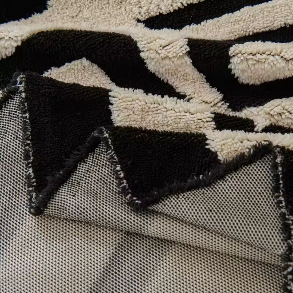 Bløde Mikrofiber Sofapuder – Grå, Moderne Maze Mønster til Stuer eller Familieområder