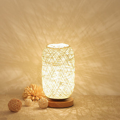 Bordlampe i Rattan og Træ – Industrielt Japandi-Design
