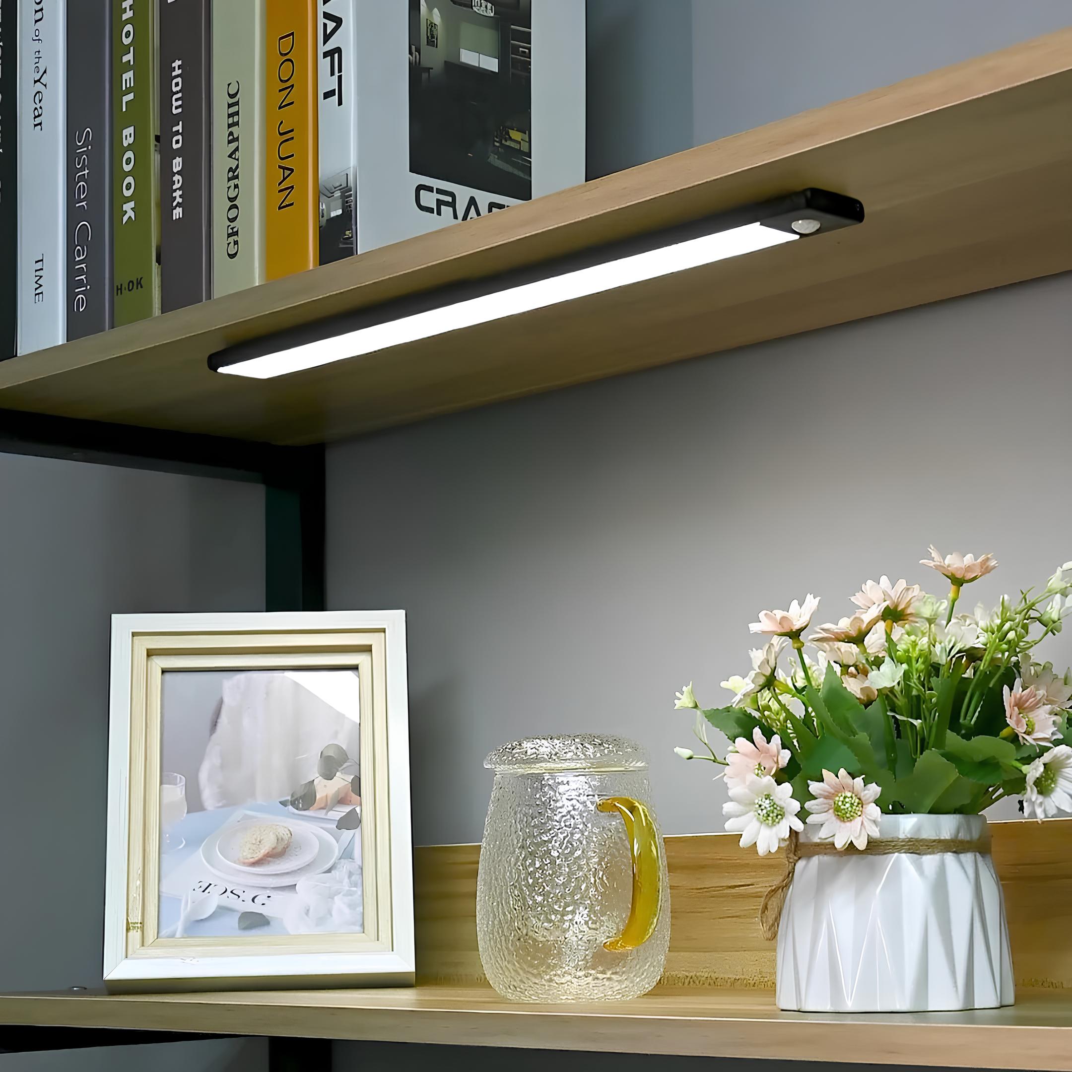 Bevægelsessensor Lampe – Dæmpbar, Hvidt Lys til Skab, Gang eller Køkken