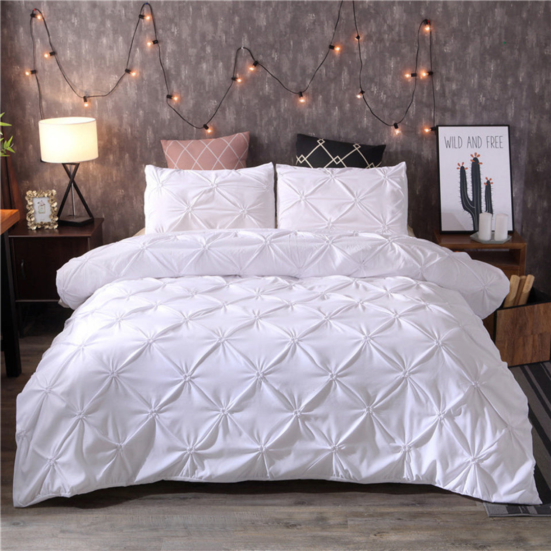 Cotton Duvets – Soft White, Modern Design for Bedroom Decor