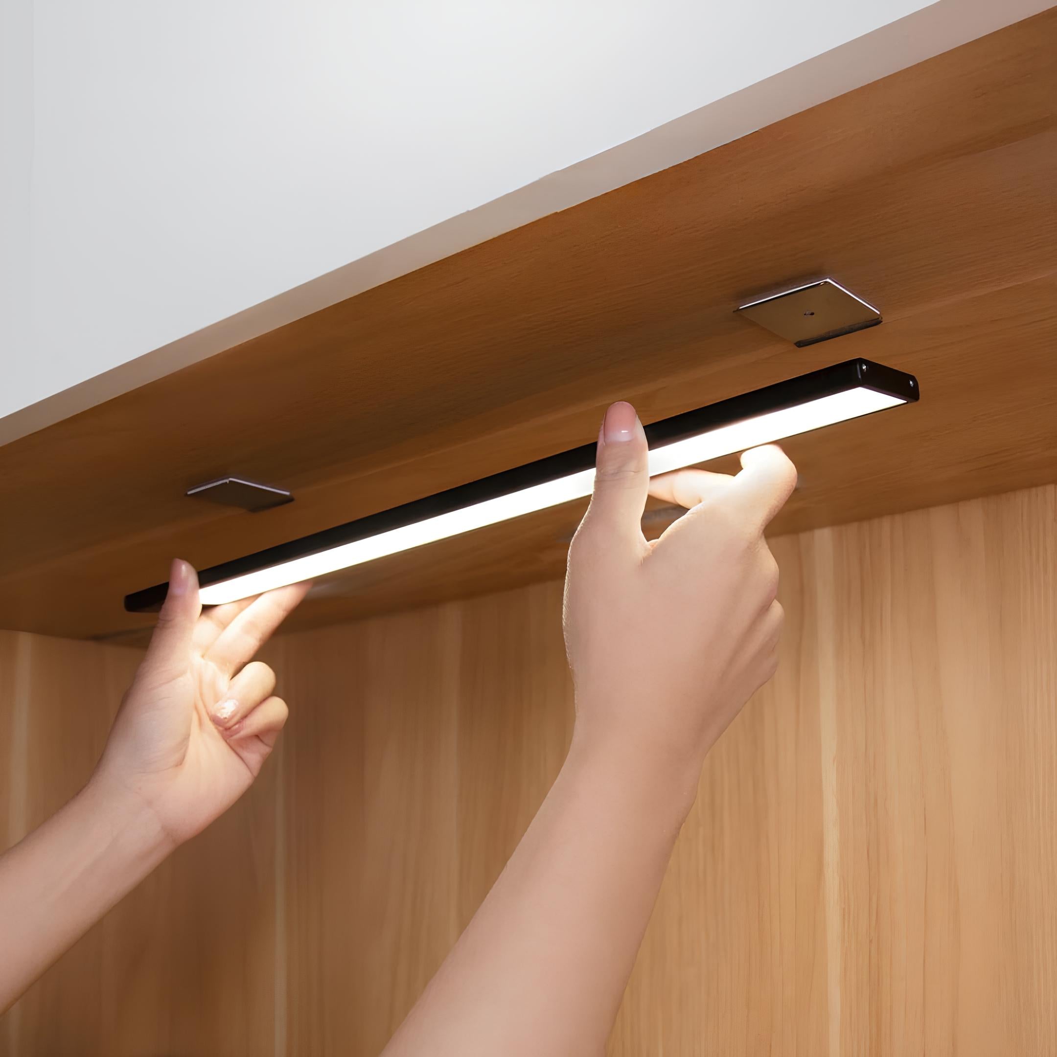 Bevægelsessensor Lampe – Dæmpbar, Hvidt Lys til Skab, Gang eller Køkken