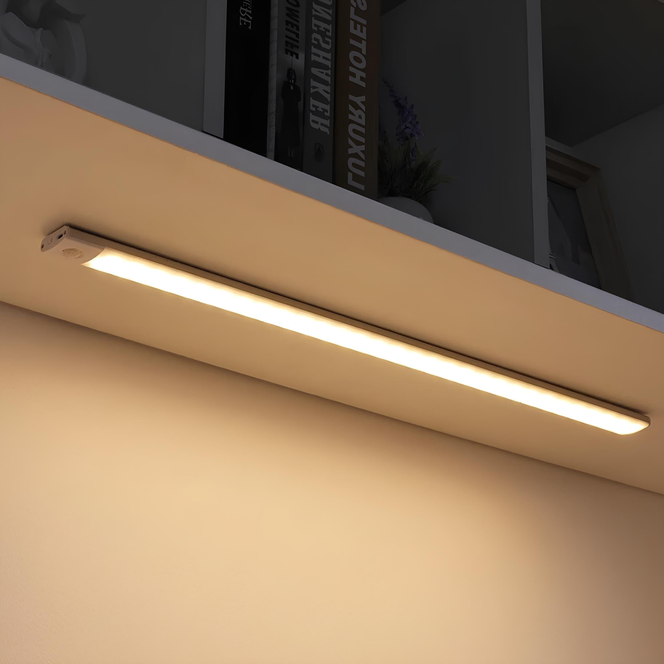 Bevægelsessensor Lampe – Dæmpbar, Hvidt Lys til Skab, Gang eller Køkken