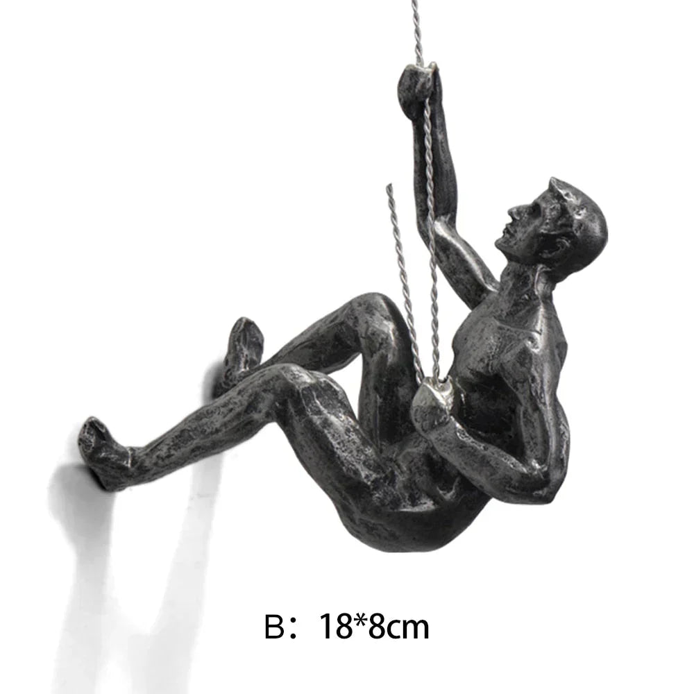 Vægskulptur Klatrende Figur i Harpiks og Metaltråd