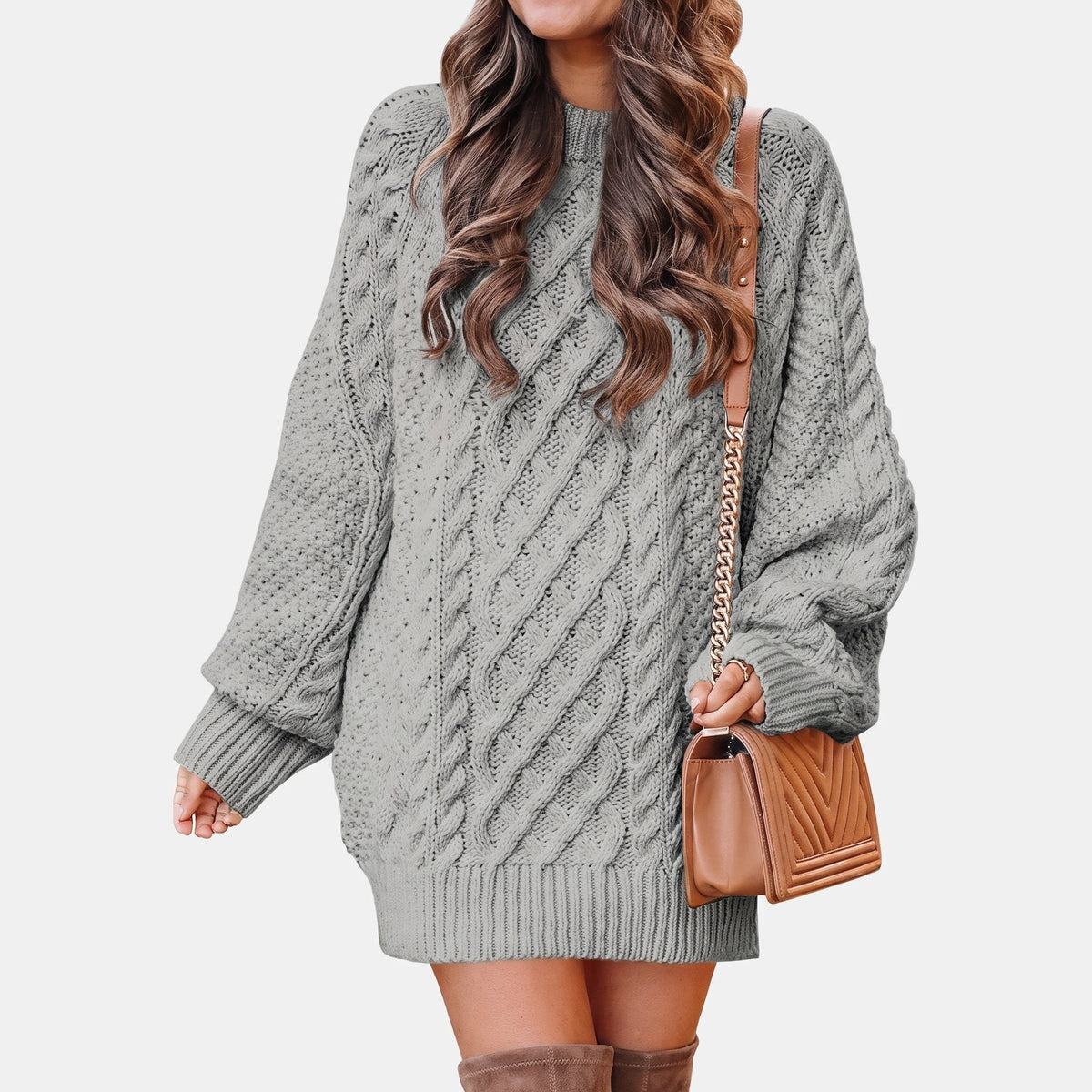 Dame Sweater Oversize i Kabelstrik med Høj Hals