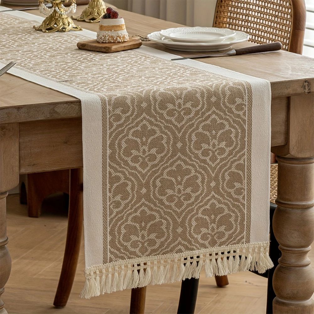 Damask Dune Borddug – Jordfarver, Jacquard Blomsterdesign med Frynser til Spisebord eller Sofabord