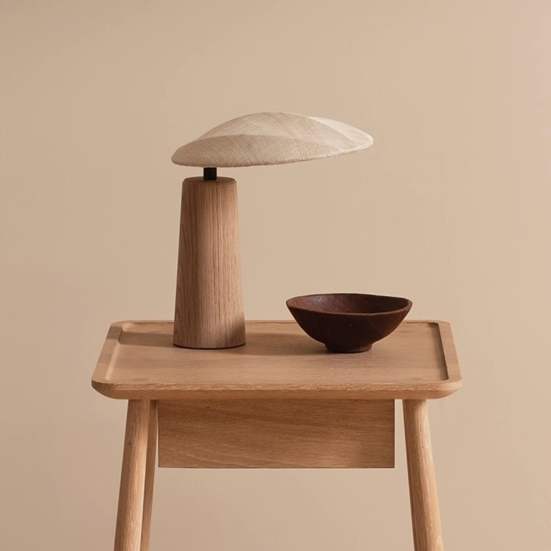Bordlampe i Træ – Wabi-Sabi Design med Rund Klædeskærm