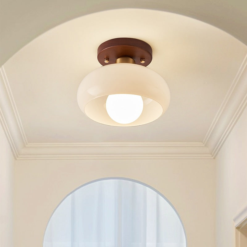Loftlampe i Bauhaus-Stil med Cremefarvet Glas og Metalbase