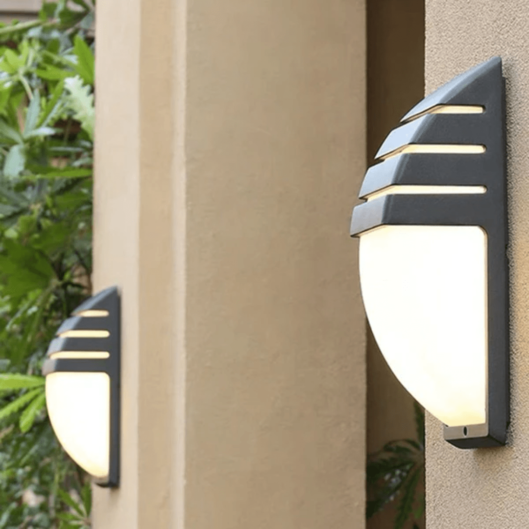 LED Udendørslampe – Mat Sort, Moderne Design til Terrasse og Indgang