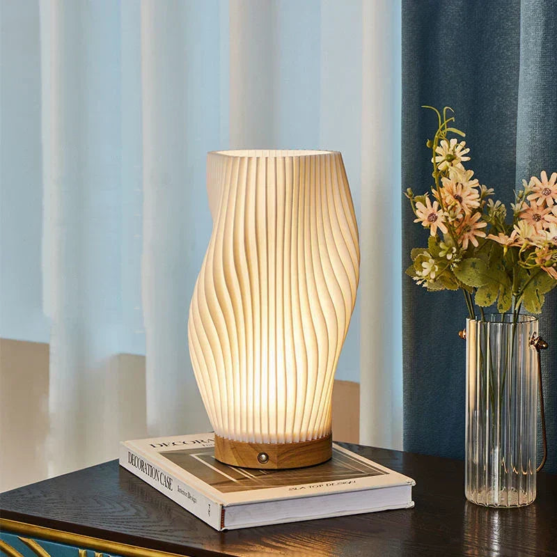 LED Bordlampe med Dæmpbar Bølgeform - Skulpturel Belysning