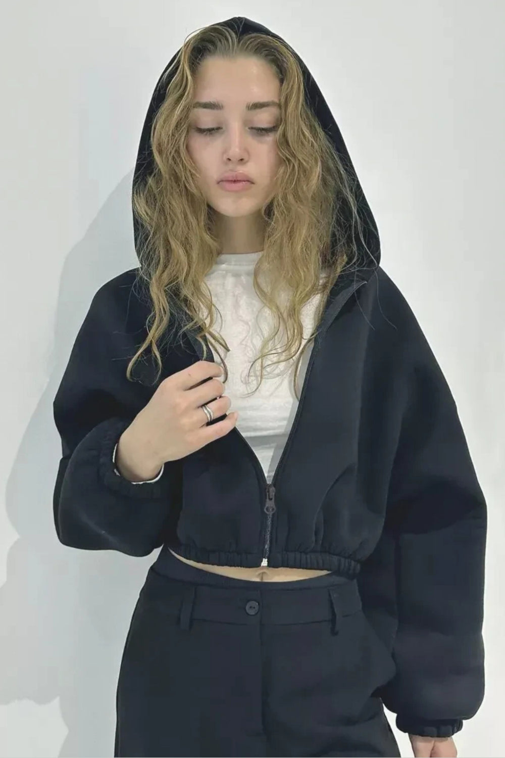 Cropped hættetrøje med lynlås til kvinder - blødt stof, casual streetwear, hverdag, forår/efterår