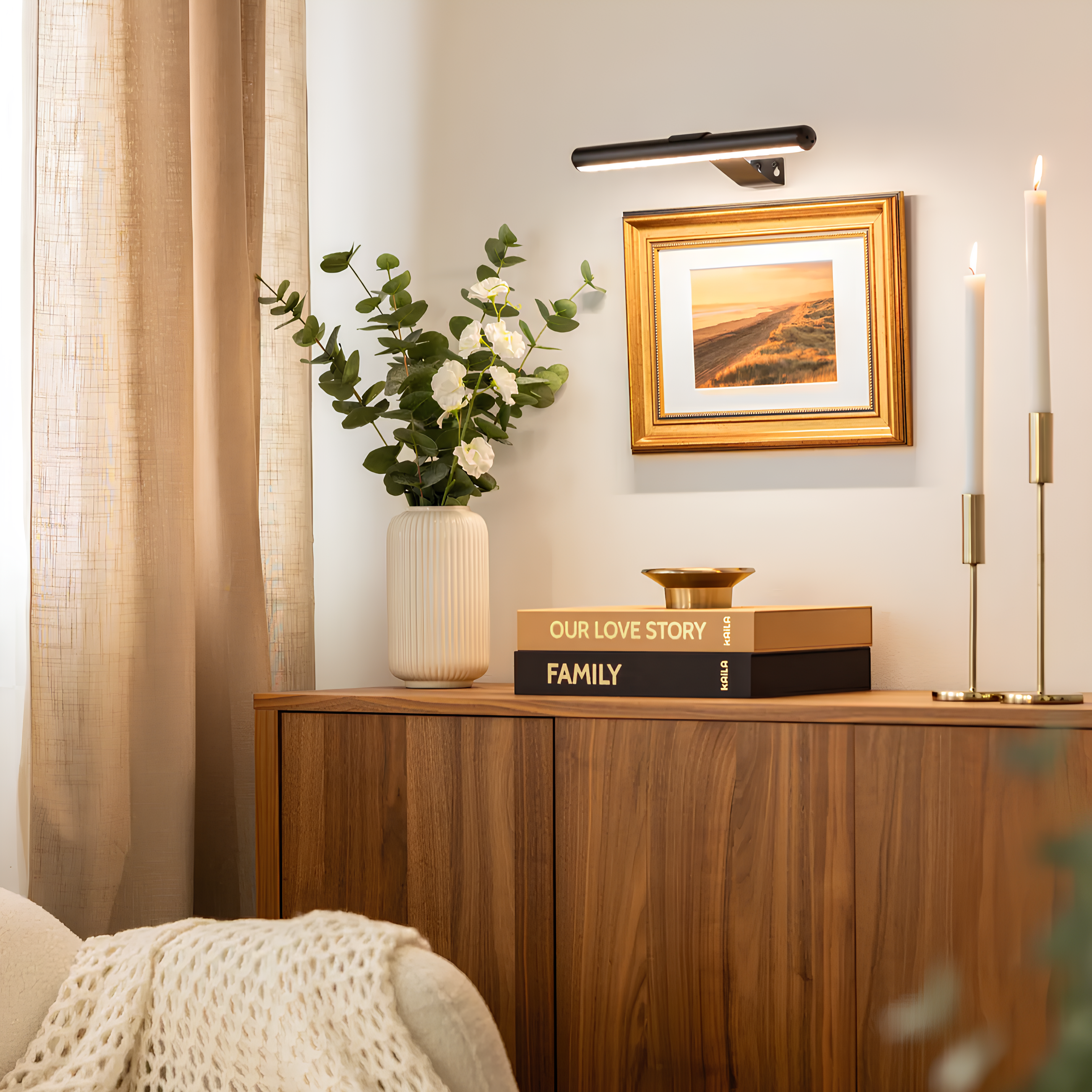 Wireless Wall Lamp – Aluminum, Modern Design with Dimmable Lighting for Artwork and Decor
