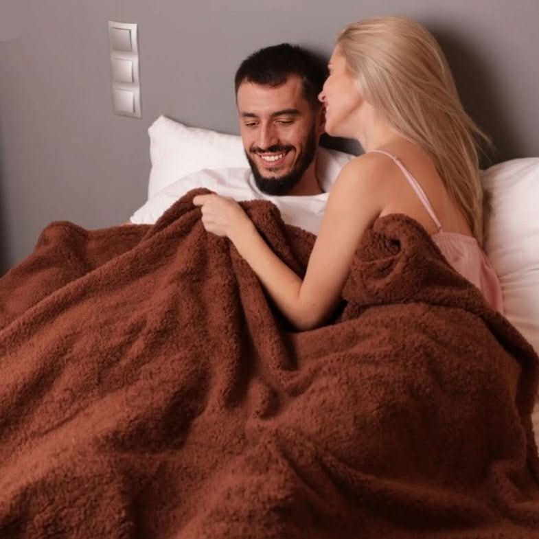 Vandtæt Dyne – Sort eller Brun, Holdbar Beskyttelse til Seng eller Sofa