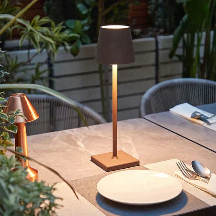 Trådløs Bordlampe – Moderne Metal LED-lampe i Flere Farver til Skrivebord, Natbord eller Sidebord.
