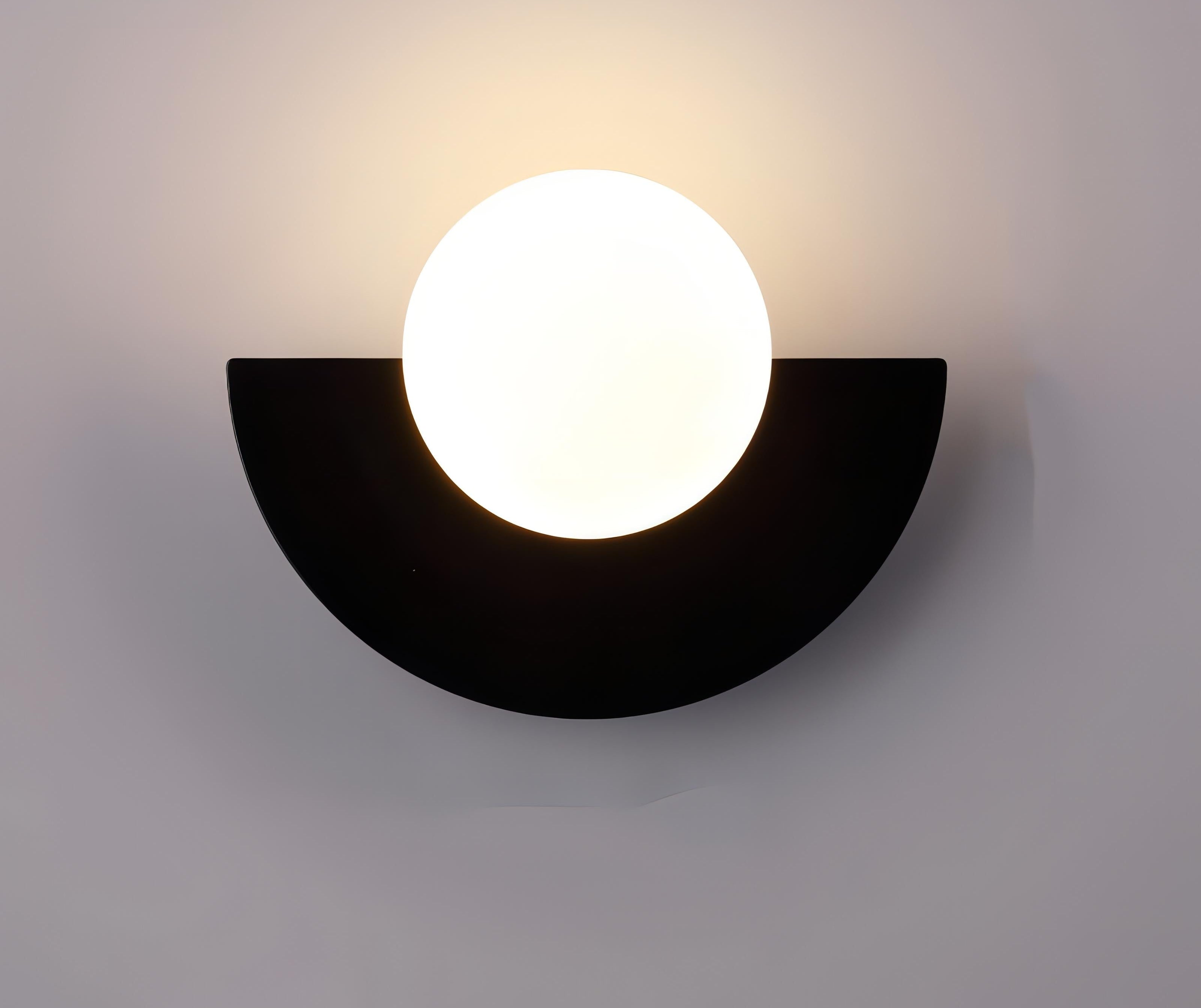 Half Moon væglampe – metal og PVC, skandinavisk design i 6 farver til stue eller soveværelse