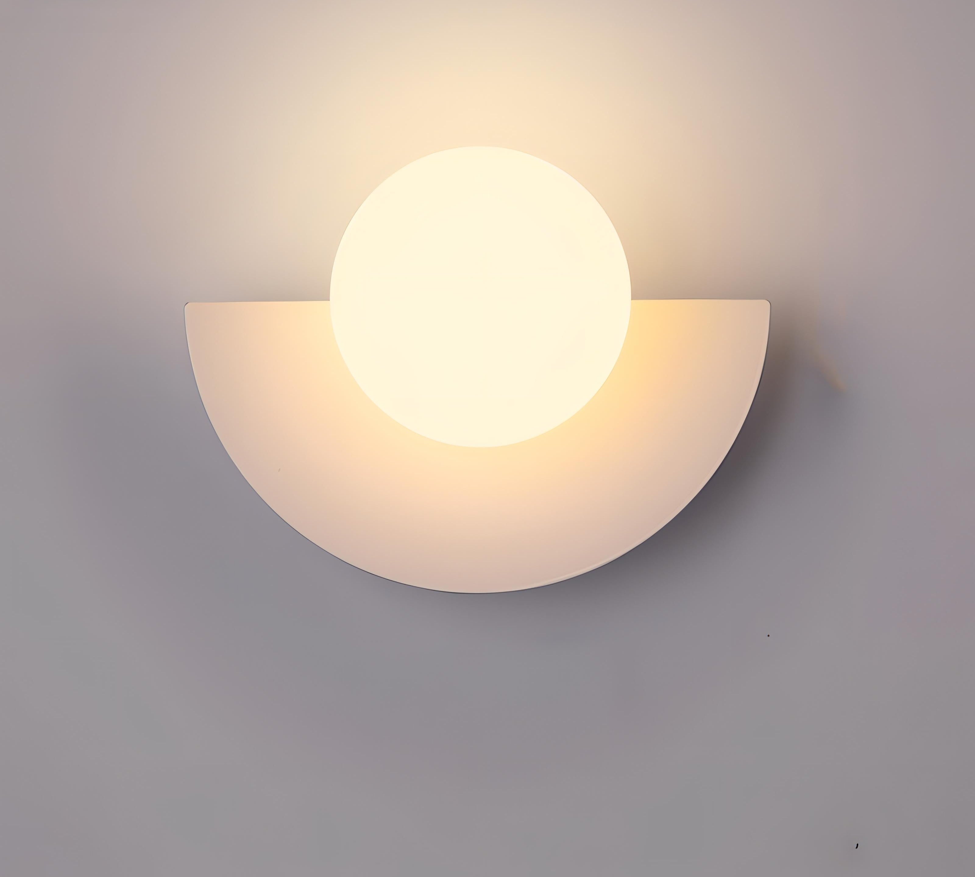 Half Moon væglampe – metal og PVC, skandinavisk design i 6 farver til stue eller soveværelse