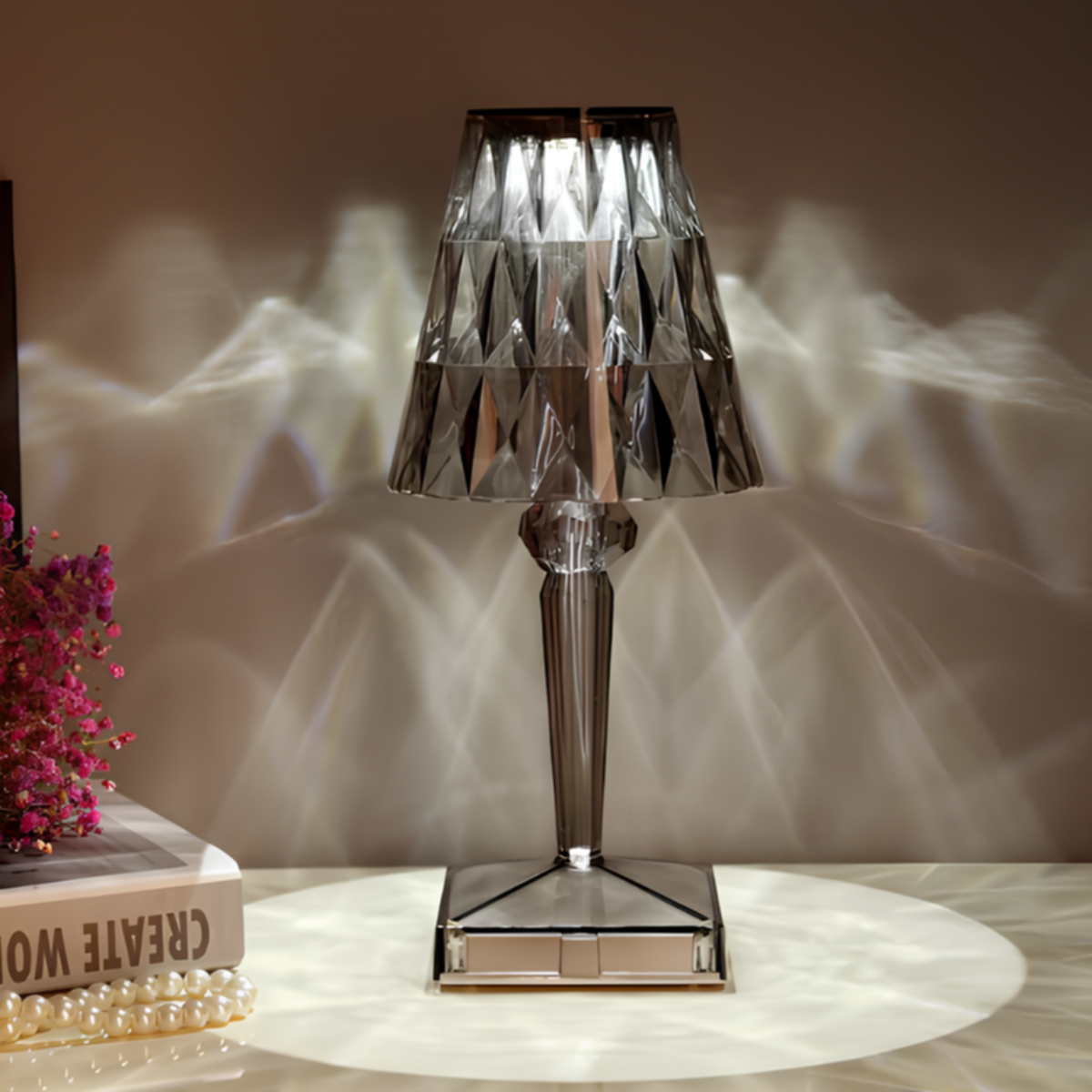 Kristallen Bordlampe – Glinsende Akryl, Elegant Design til Stue eller Soveværelse