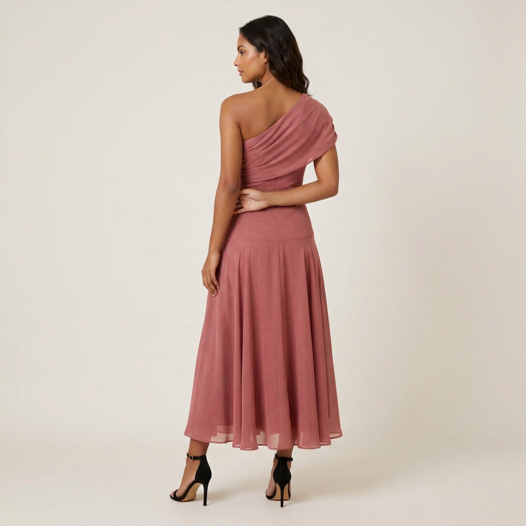 Dame Midikjole med Asymmetrisk Skuldersnit i Chiffon-look