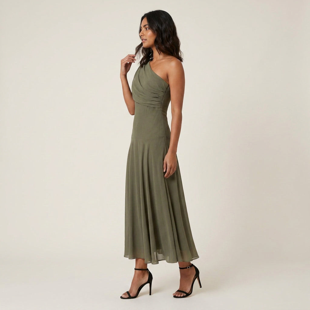 Dame Midikjole med Asymmetrisk Skuldersnit i Chiffon-look