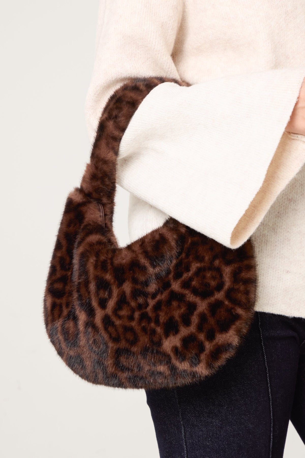 Dame Skuldertaske i Leopardprint – Blødt Fuzzy Materiale