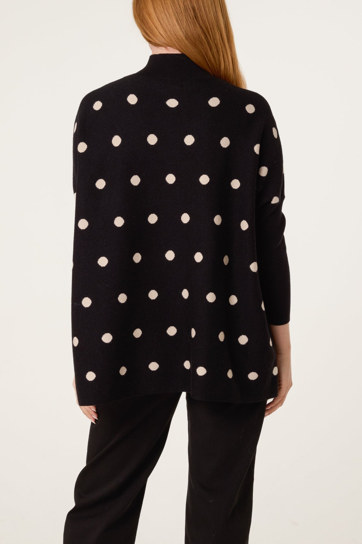 Dame Strikket Sweater med Polkaprikker – Flagermusærme
