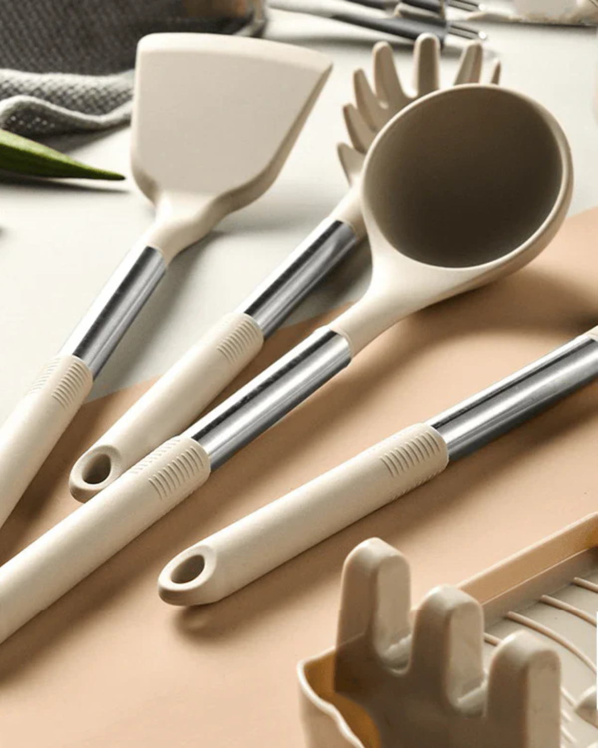 Silicone Kitchen Utensil Set – Beige, Nordic Design with 11 Pieces for Cooking and Serving